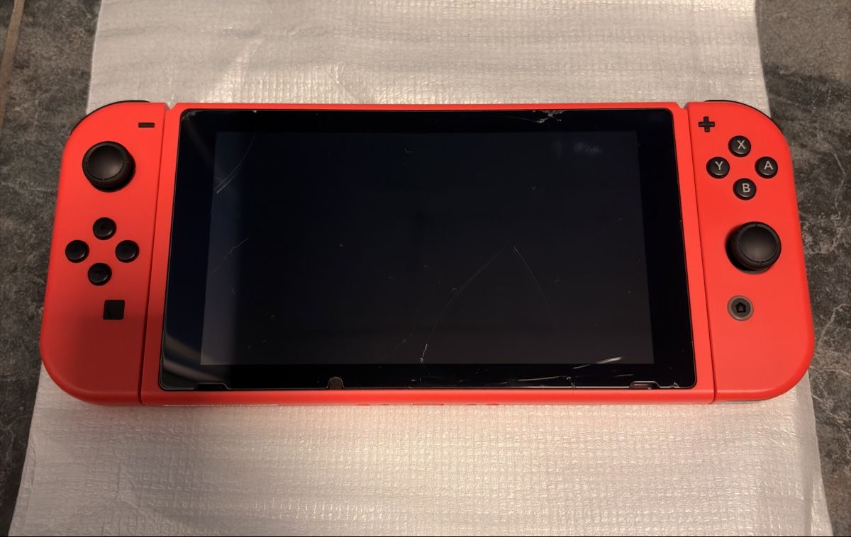 Nintendo Consoles: Nintendo Switch Mario Blau & Rot Edition – D'occasion à Mettmenstetten par stompn77 2