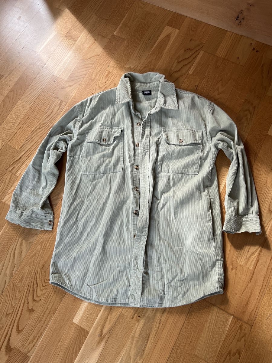 Blusen: Herbstliches Cordhemd Urban Classics Gr. XS – Gebraucht aus Ottikon von Domito