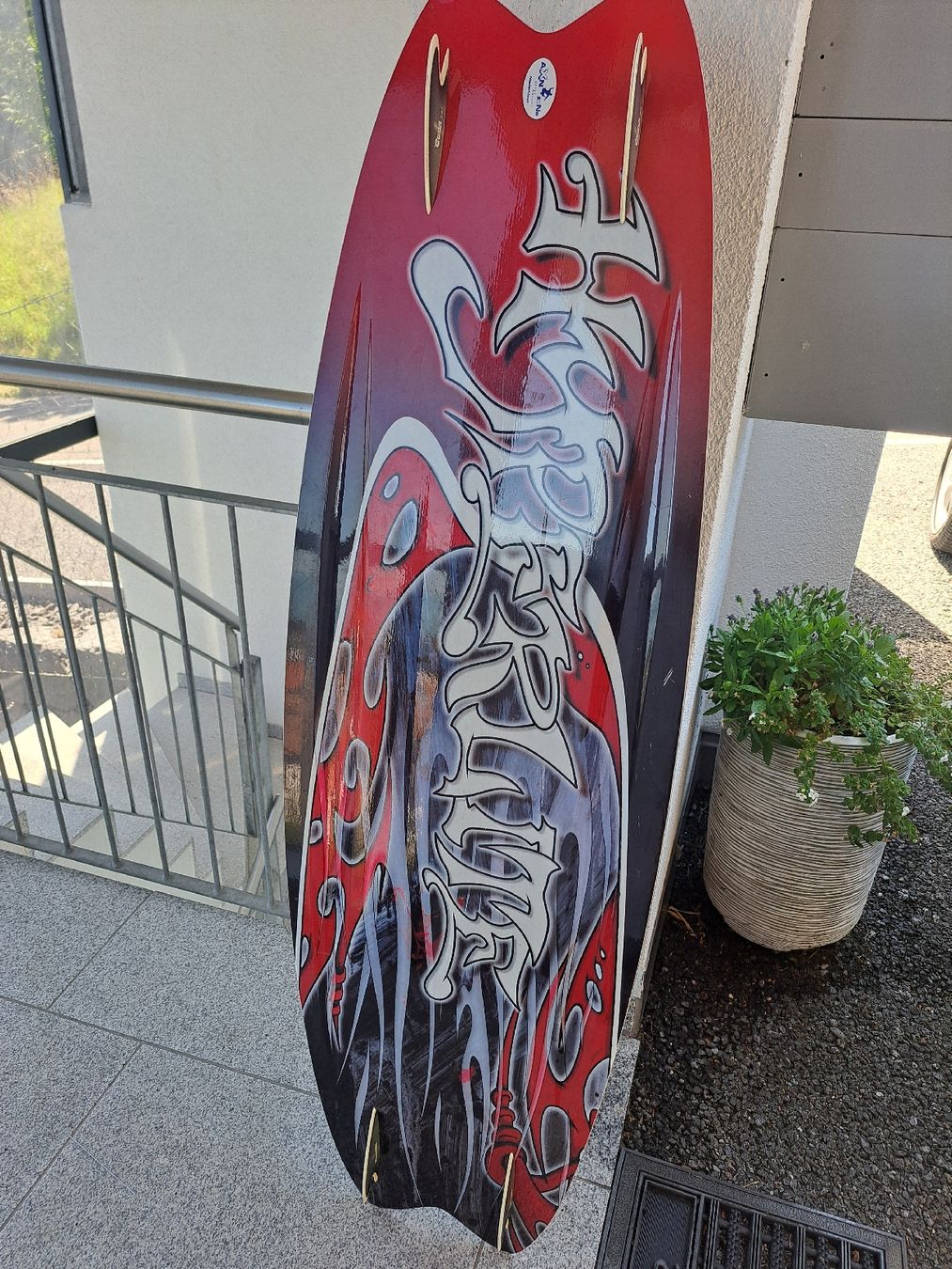 Hyperlite Surfboards & Schwimmbrette: Hyperlite Wakeboard 140cm inkl Bindung – Gebraucht aus Rorschacherberg von Scales1688 1