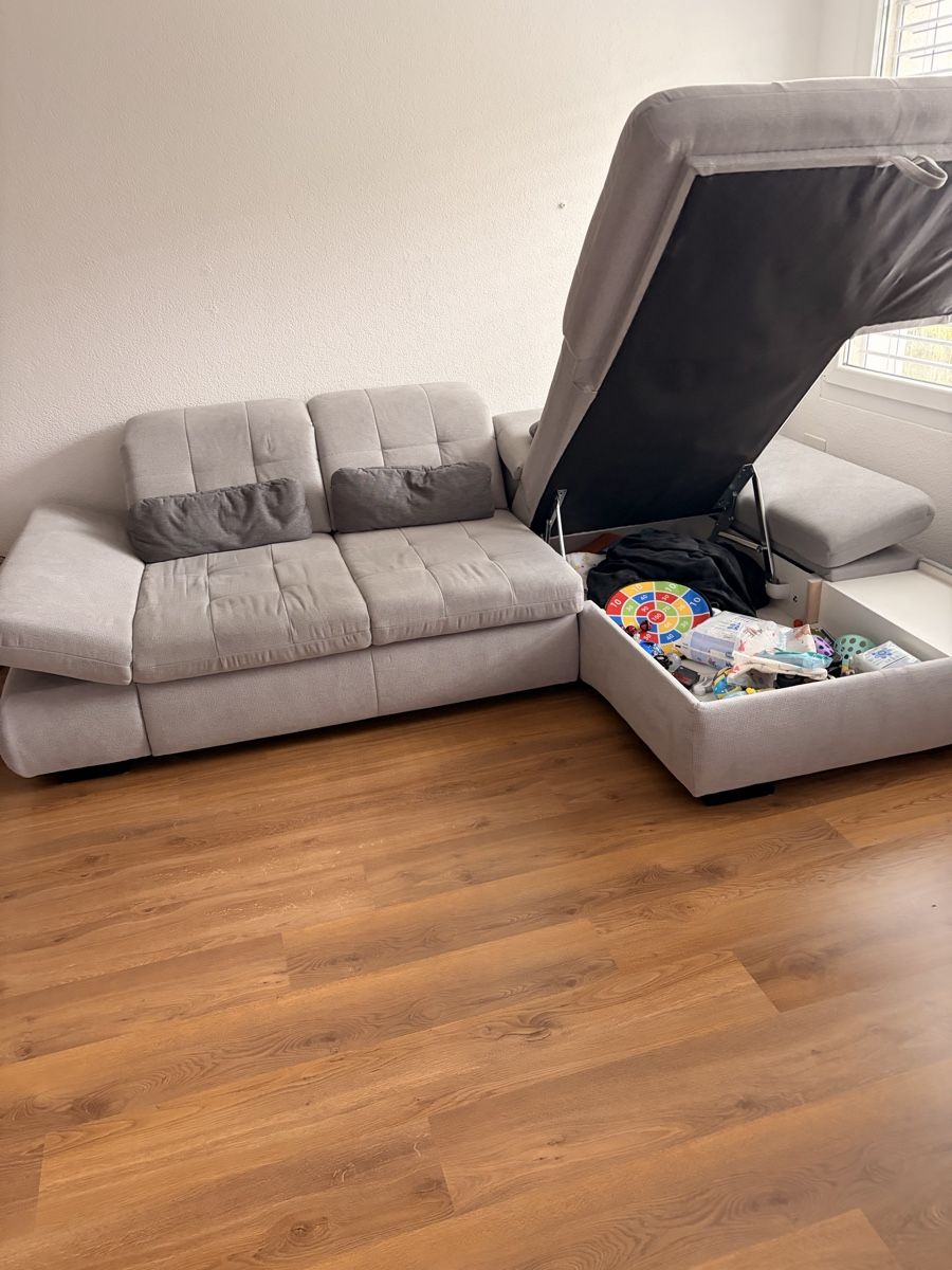 Divani: Ecksofa hellgrau mit Bettfunktion und Bettkasten – Usato da Glattpark(Opfikon) venduto da Schabi2 2