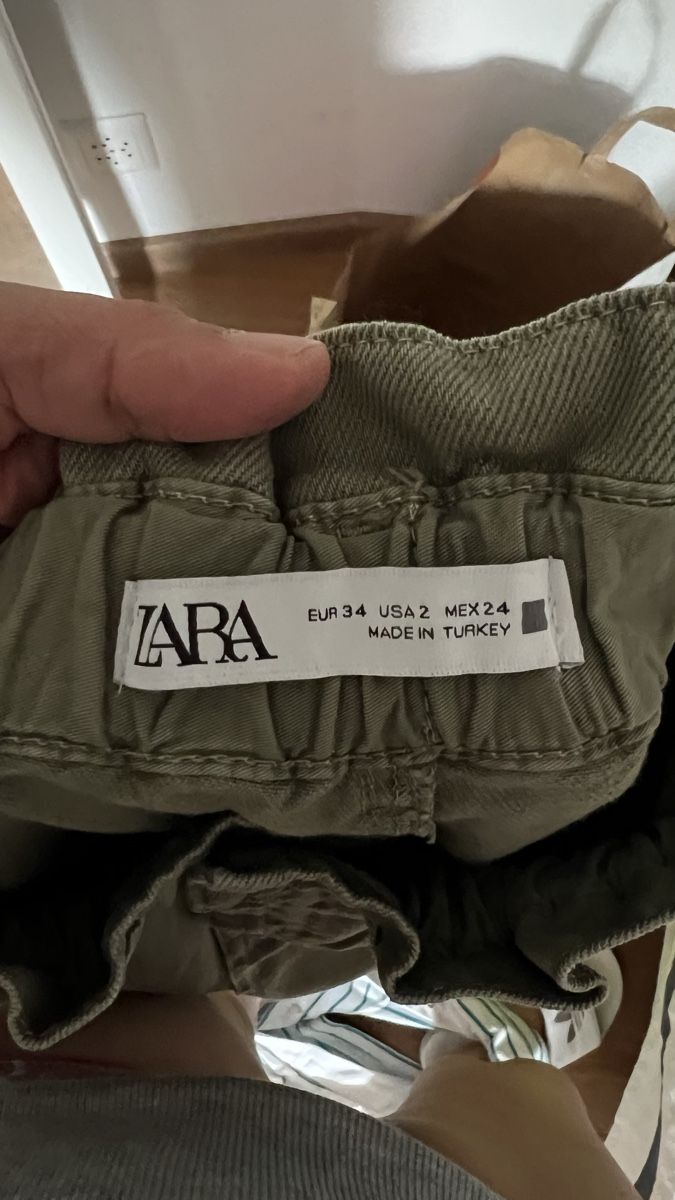 Zara Pantaloni: Zara Hose, Khaki-Grün, Gr. 34 – Usato da Moudon venduto da patricia115 1