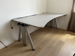 Elektrisch höhenverstellbarer Schreibtisch 1.80x1.00
