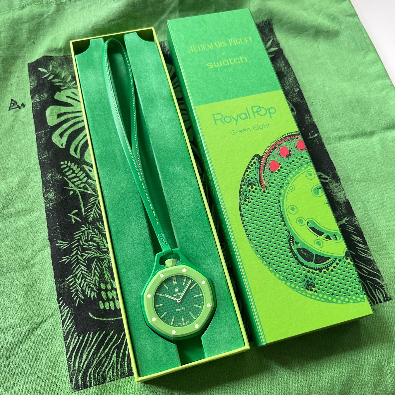Swatch Orologi: Swatch Royal Pop – Nuovo e nell'imballaggio originale da Kriens venduto da icekev