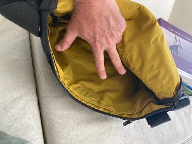 Crumpler Taschen: Crumpler Messenger Bag / Laptop tasche – Gebraucht aus Seedorf UR von Kelvis8 7