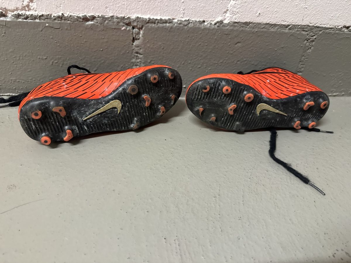 Nike Chaussures garçon: Kinder Nockenschuhe Grosse 31 – D'occasion à Zürich par zd_1965 5
