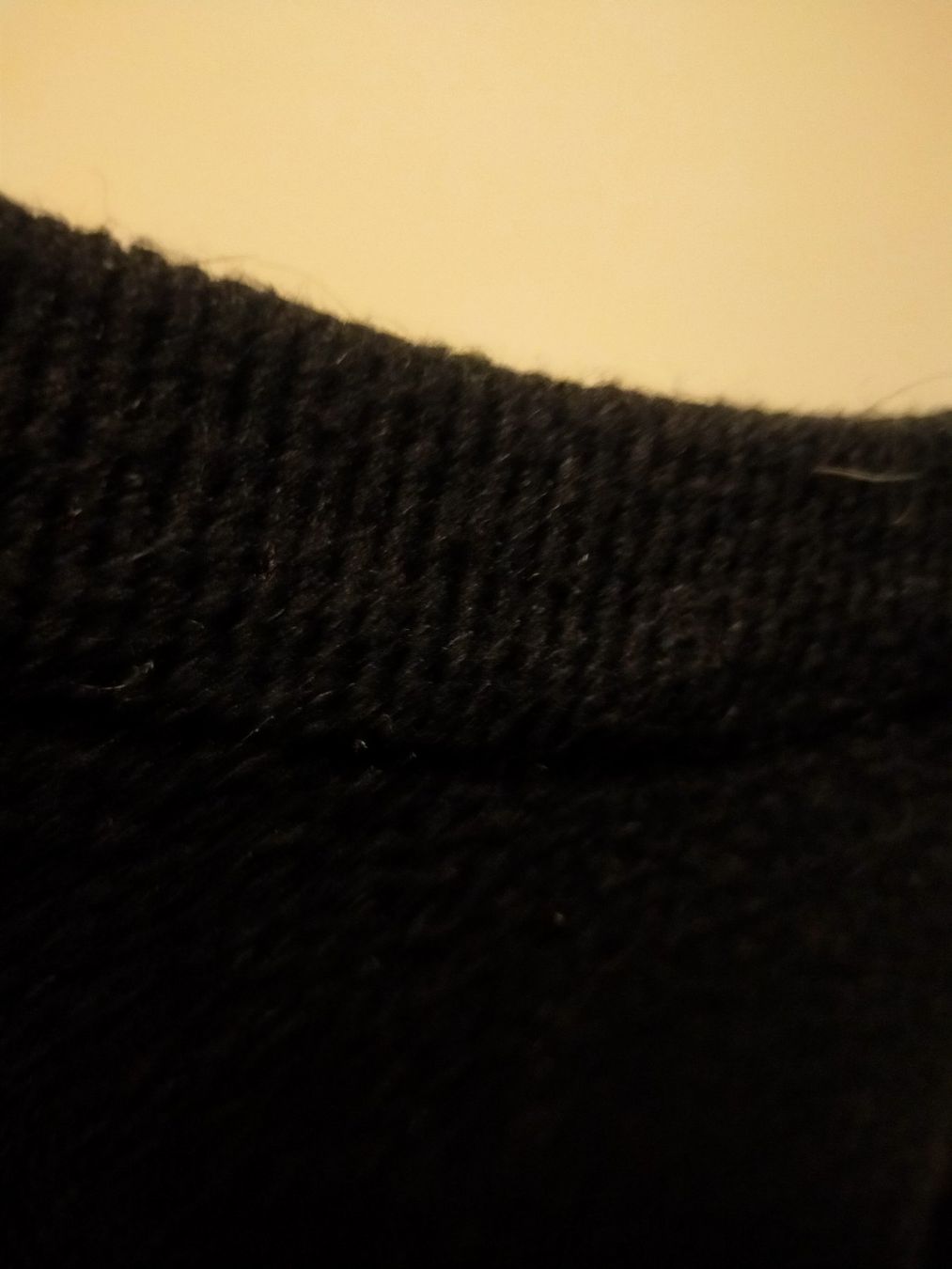 Pullover & Sweatshirts: Schwarzer flauschiger Pullover mit Schleife am Rücken – Gebraucht aus Tägerig von mikky02 2