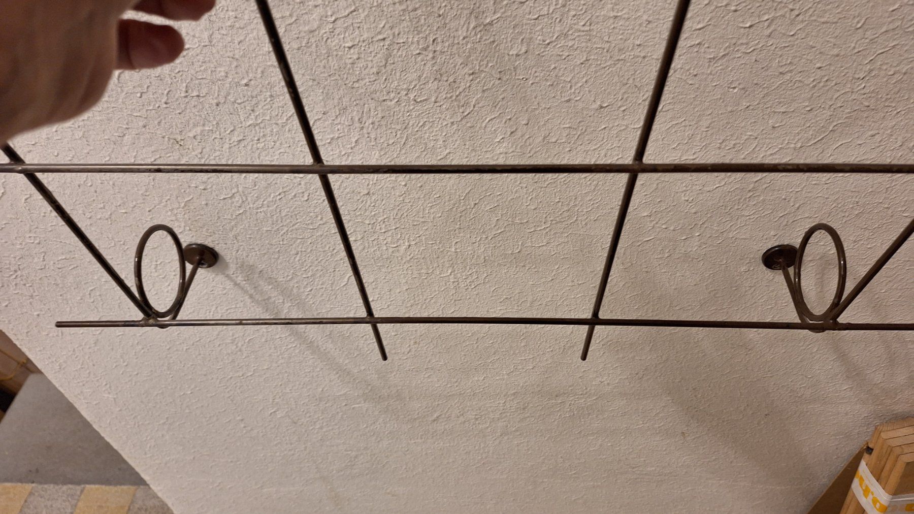String Garderobe: Mid century -String-Wand-Garderobe  ,Metall minimalistisch – Gebraucht aus Arlesheim von shopradl 7