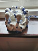 statuette en porcelaine dim. ext. 20cm. int.13cm. haut.15cm