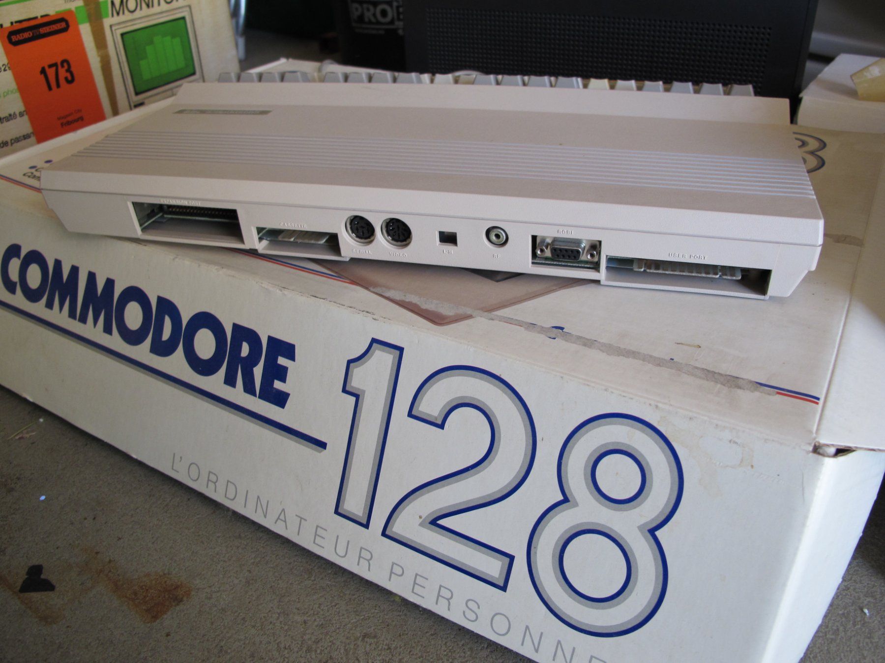 Commodore PCs: A vendre PC Commodore 128 – Gebraucht aus Ependes von Bernol 6