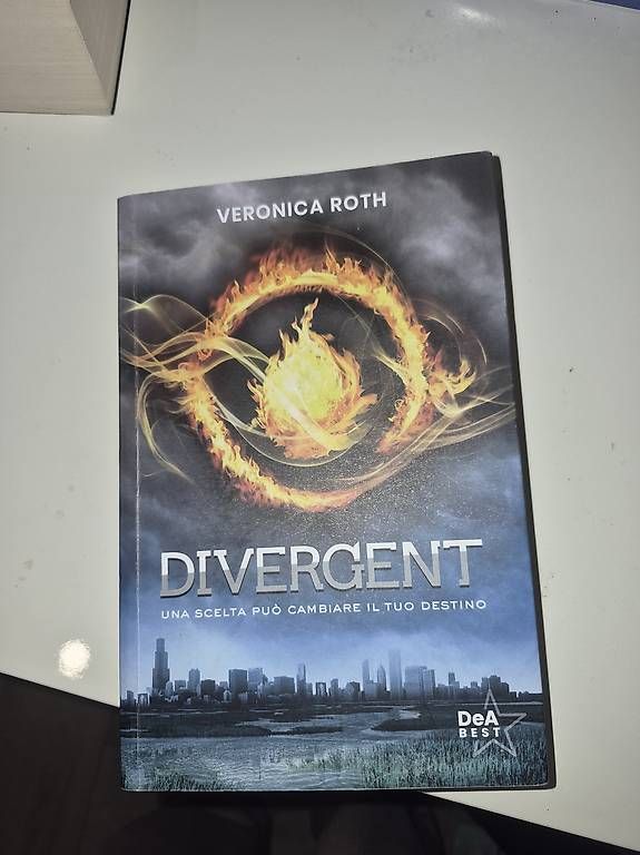 Libri: Vendo libro divergent – Nuovo e nell'imballaggio originale da Pregassona venduto da Paolinhaaa88 1