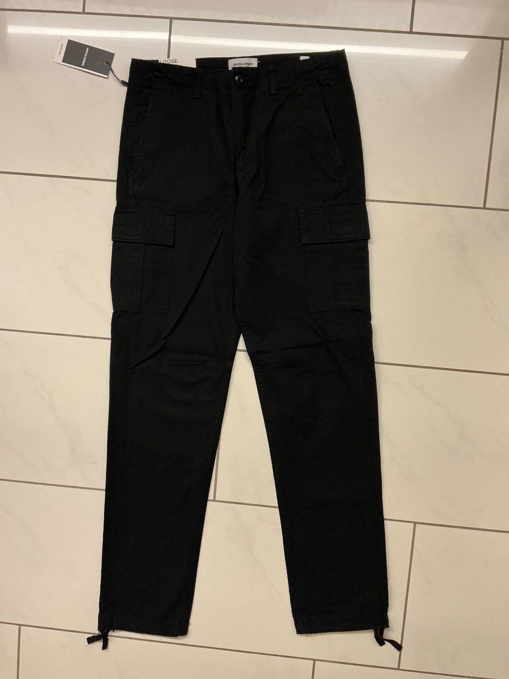 Jack & Jones Pantaloni: Neue Cargo Hose 31/34 Jack Jones – Nuovo e nell'imballaggio originale da Biel-Benken BL venduto da Sahra1 1