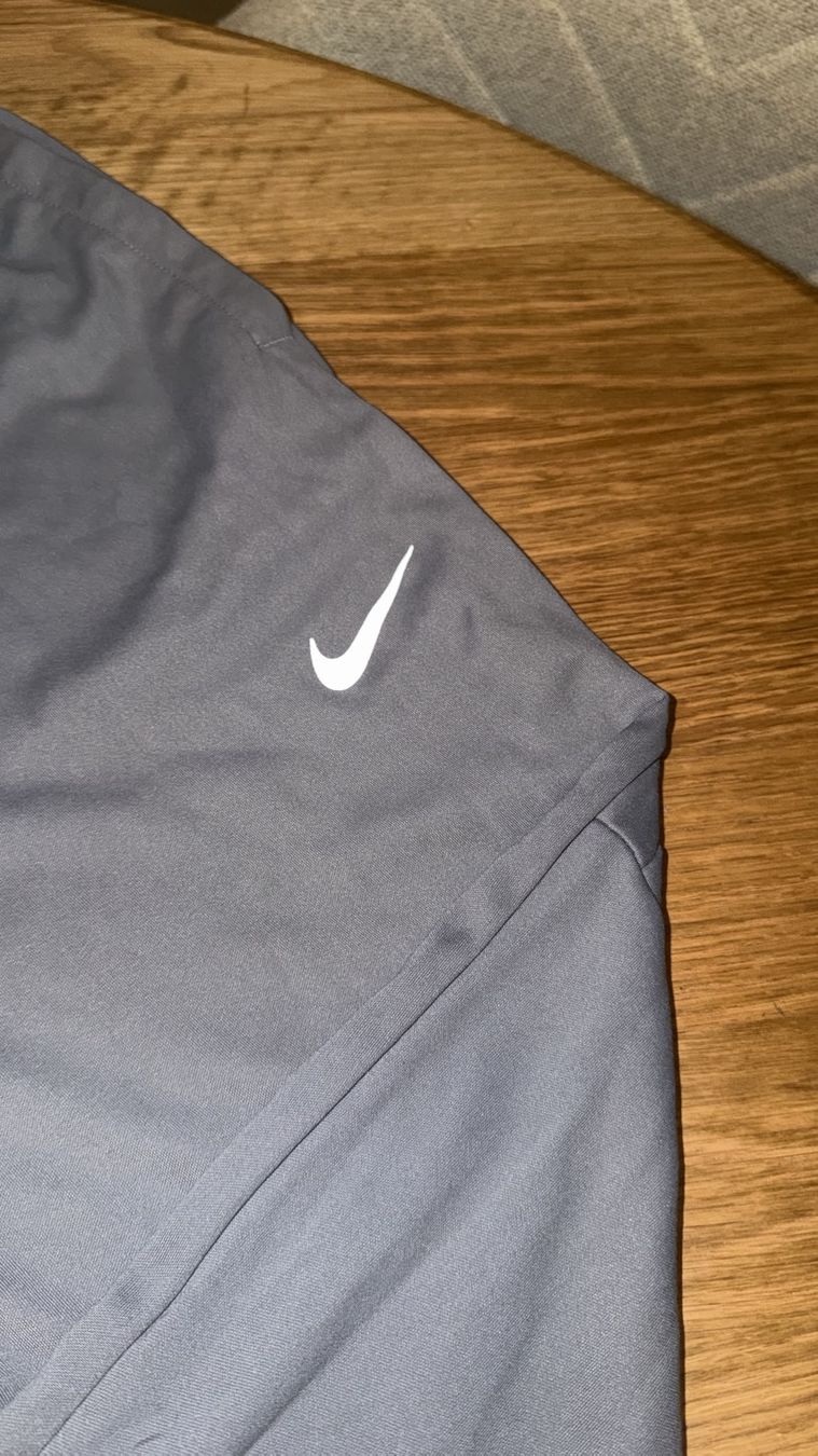 Nike Hosen: nike running gris taille M – Gebraucht aus Moudon von Fernomeno 2