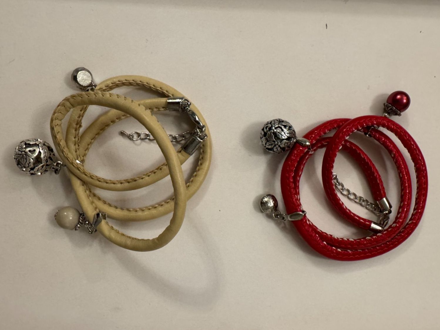 Bracciali & Braccialetti: WIE NEU -  Kunstleder Wikcelarmband 2er Set – Usato da Maienfeld venduto da Fashion_2009