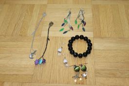 Lot bijoux fantaisie colliers et boucles d'oreilles