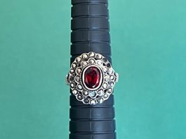 Schön Silber Ring m/Rot Stein (925)-Zwei Steine ​​fehlen!