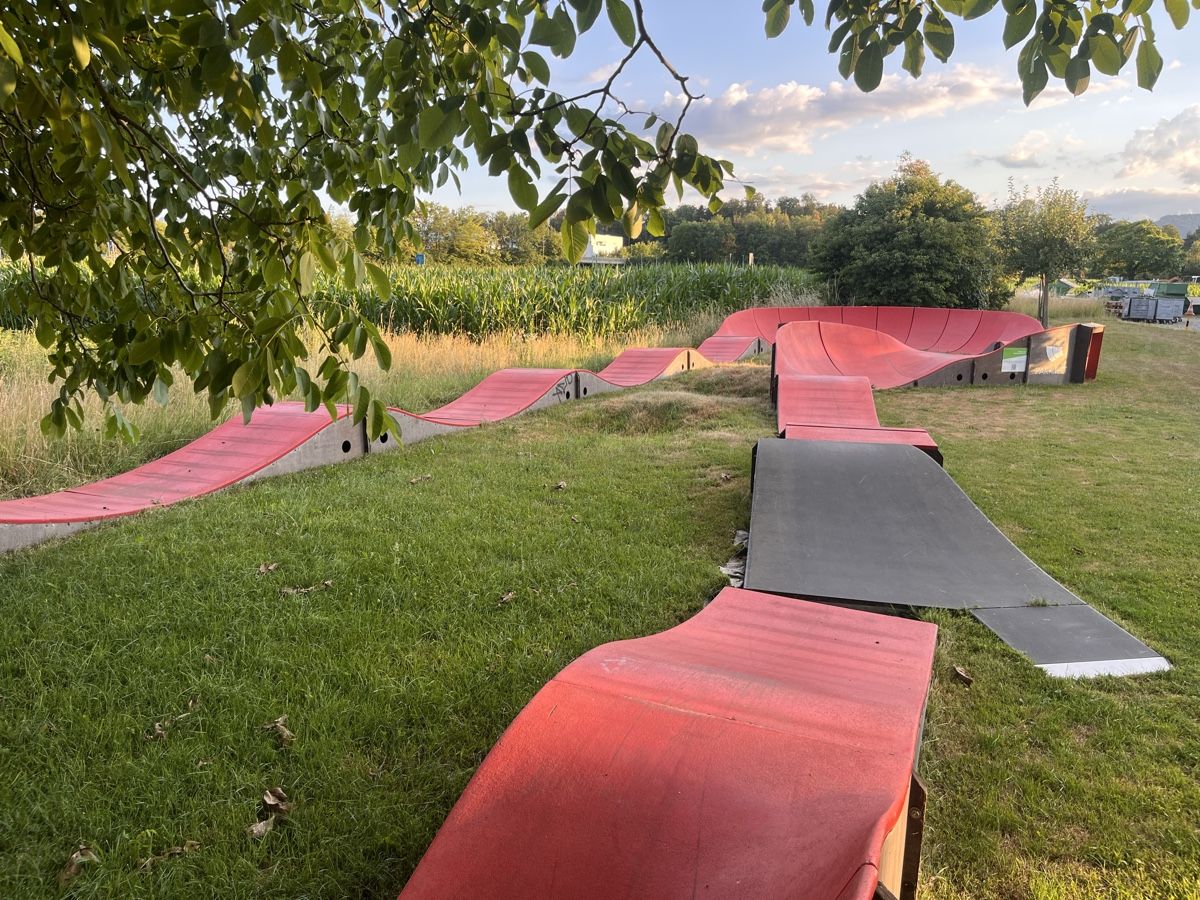 Rennbahnen: Mobiler Pumptrack – Gebraucht aus Gümligen von Galouper 3