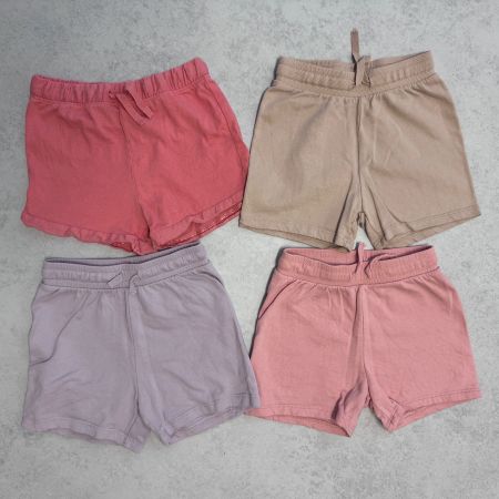 4 süsse Mädchen Shorts / kurze Hosen Grösse 98