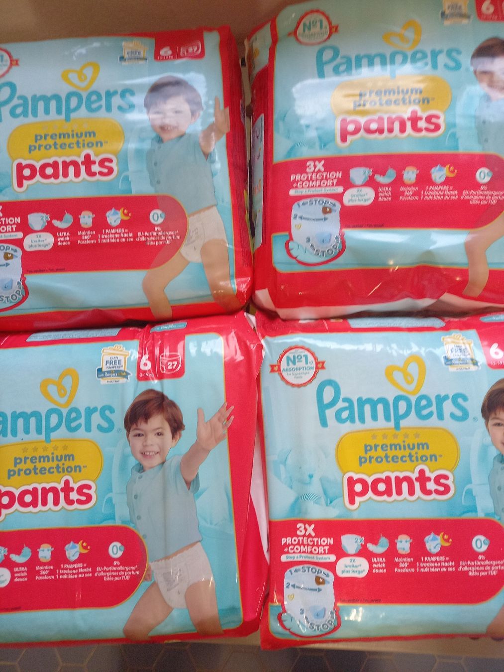 Pampers Secchi per pannolini & Pannolini: Pampers Pants "Premium Protection", Gr. 6, 4 Packungen – Nuovo e nell'imballaggio originale da Zürich venduto da HansBald