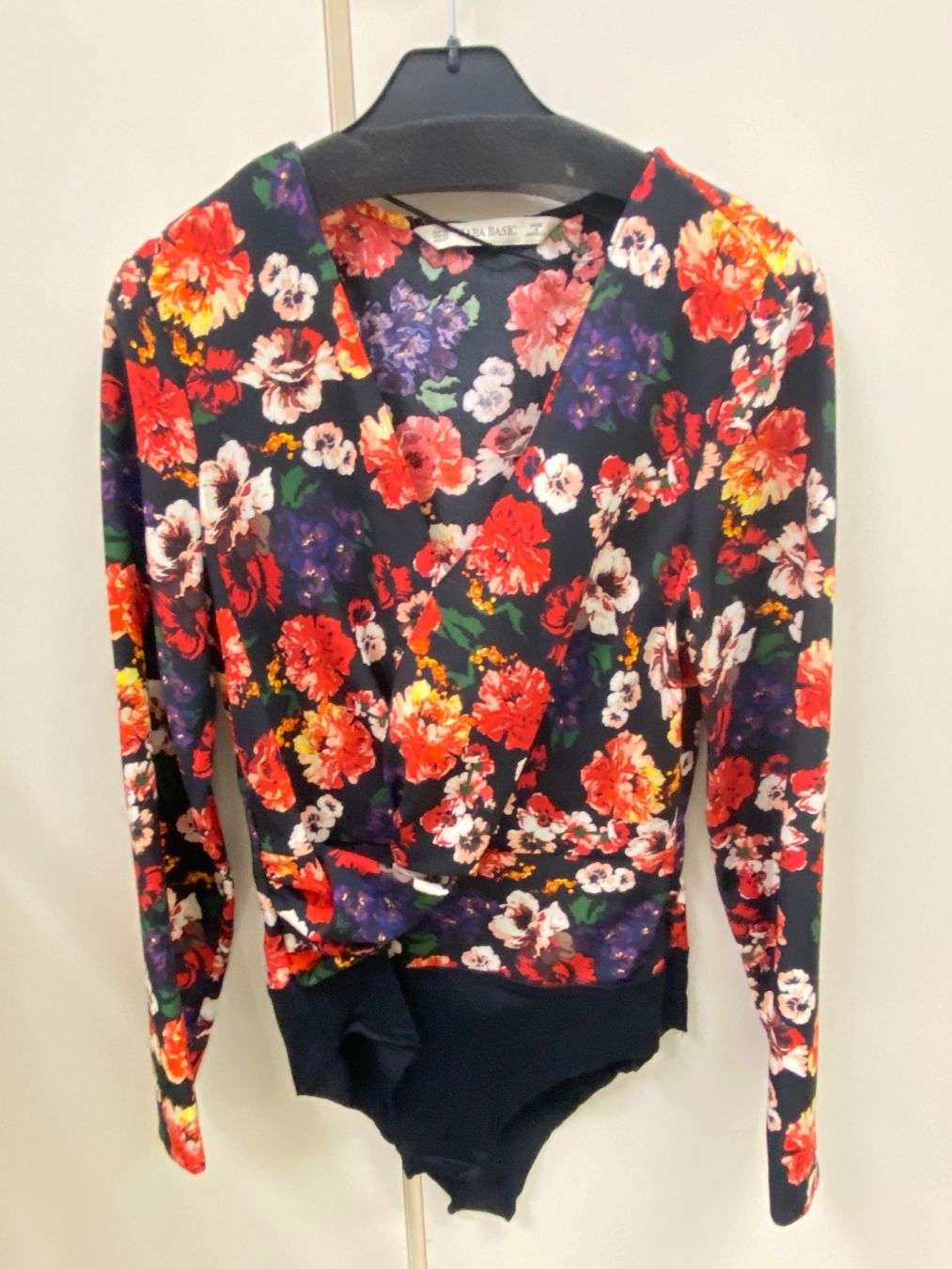 Zara Chemisiers: Geblümte Bodysuit – Neuf (Voir description) à Zürich par beg_nlp8