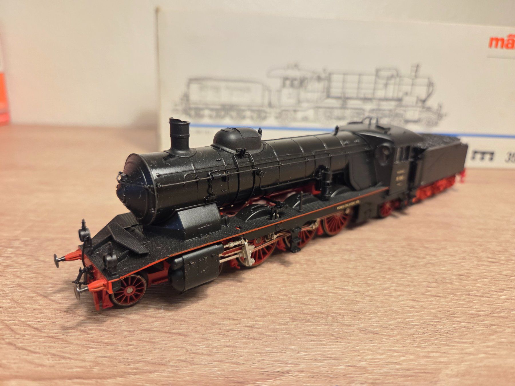 Märklin Modellini di ferrovie: Märklin 3513 Dampflok BR 18.1 DR H0 – Usato da St-Aubin-Sauges venduto da Lo_Go 2