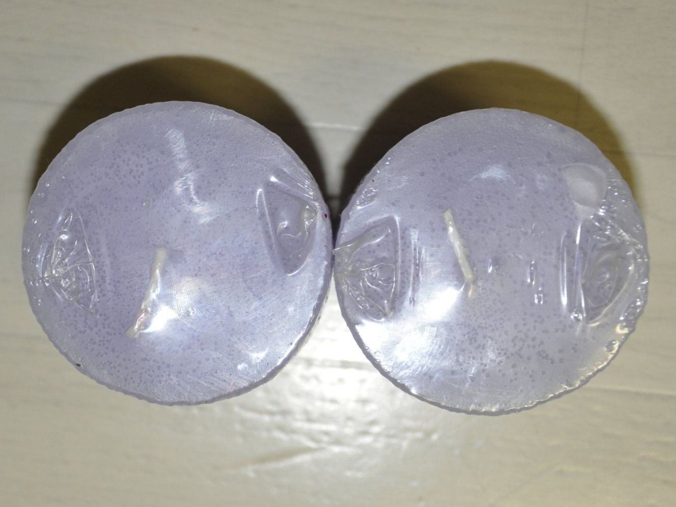 Candele: 2 Lila Kerzen Geschenk – Nuovo e nell'imballaggio originale da Oberrüti venduto da ELALL