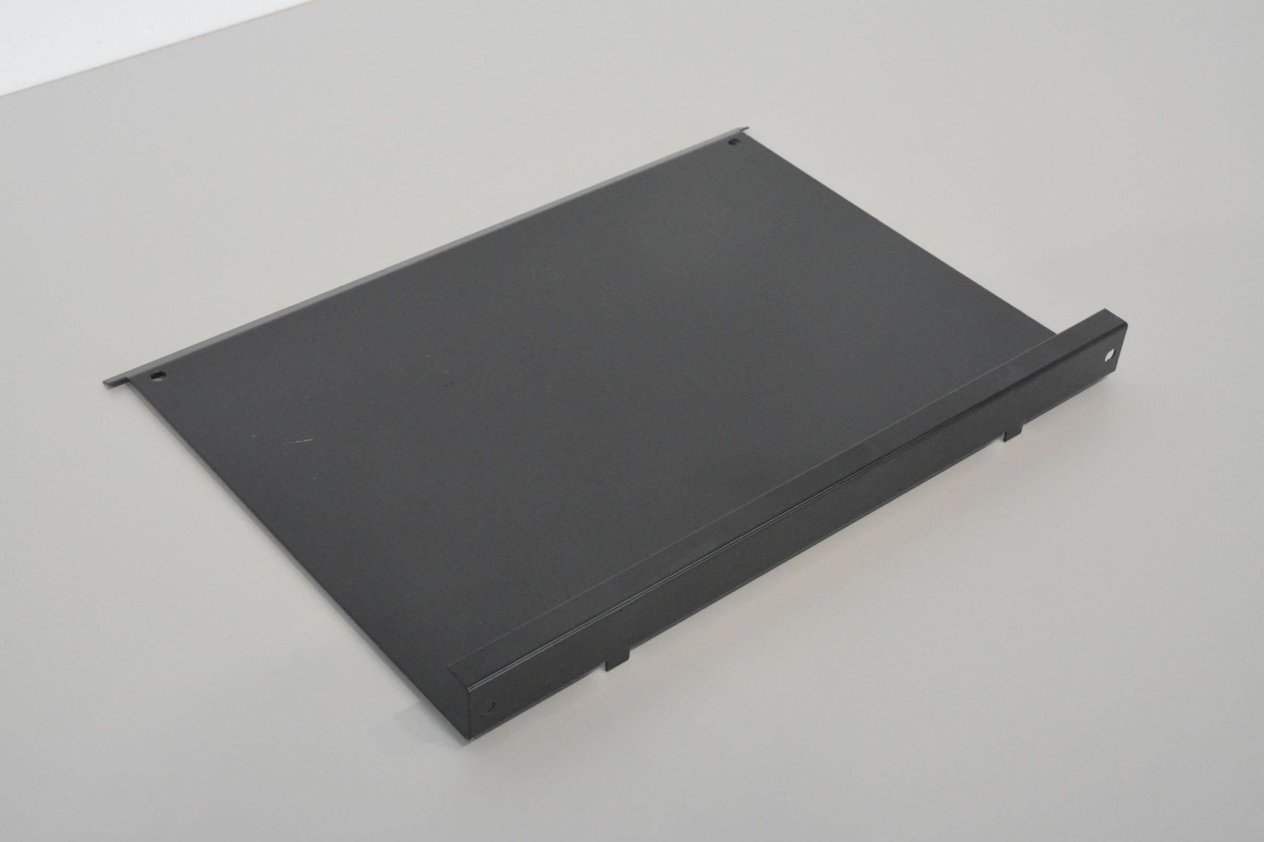 Altro in Decorazioni & Accessori: Hettich Basic Schrägfächer für Korpus - Schwarz 337mm breit – Usato da Schönenwerd venduto da mcofficeshop 1