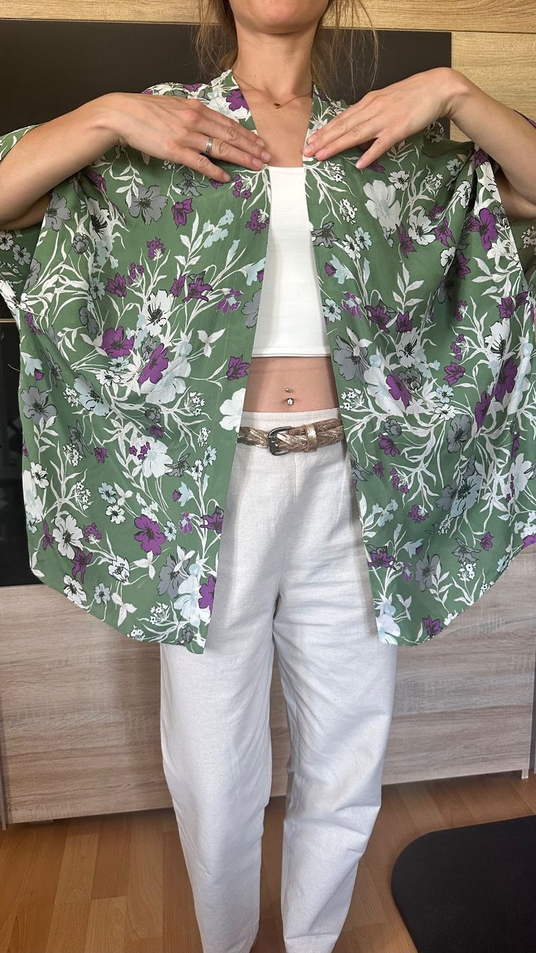 Arte internazionale: Kimono en soie  fleuri Massimo Dutti taille M – Nuovo (secondo la descrizione) da Vuippens venduto da ale_6gkb 5