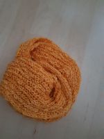 Handgestrickter neuer Schal