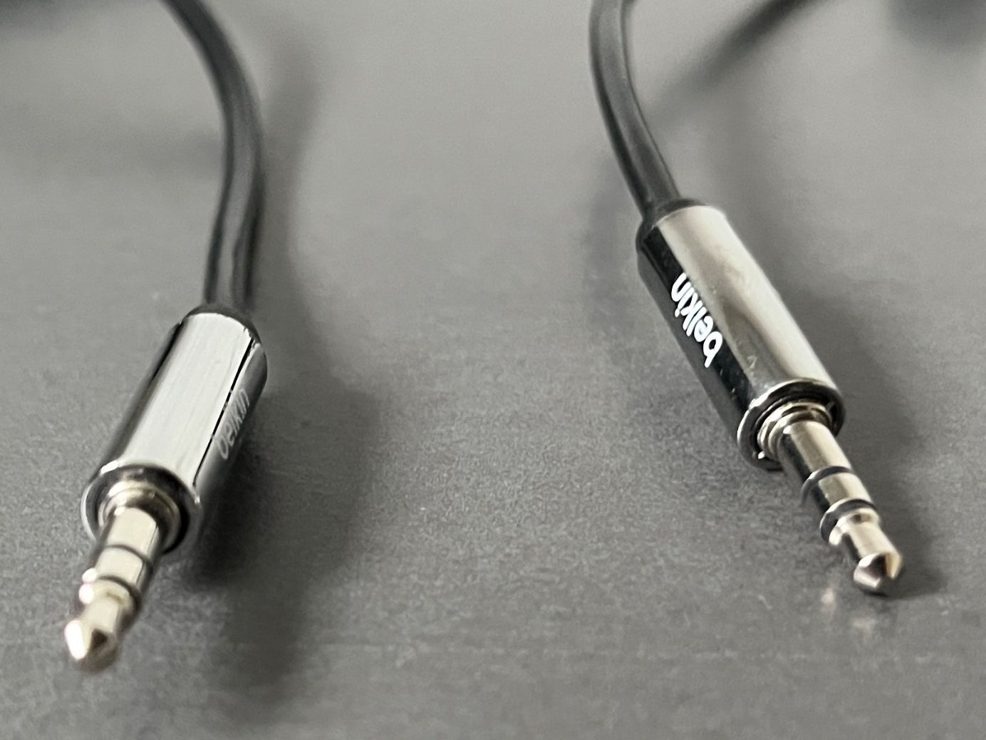 Belkin Cavi: Câble enroulé - Belkin -  Audio Jack 3,5 mm - Noir – Nuovo (secondo la descrizione) da Chavornay venduto da HDesH 1