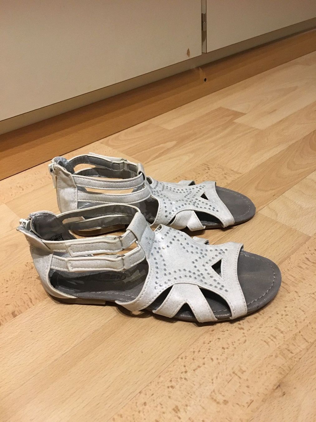 Schuhe für Mädchen: Schöne Sandalen mit Glitzersteinen Gr. 34 – Gebraucht aus Uetendorf von Gar_9pvy 3
