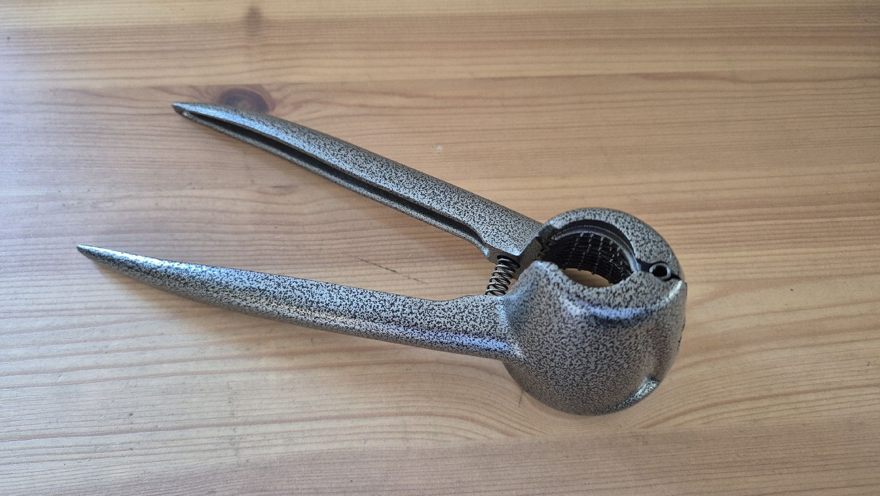 Elettrodomestici da cucina: Nussknacker Metall grau mit Feder – Nuovo (secondo la descrizione) da Winterthur venduto da inkidaria 1