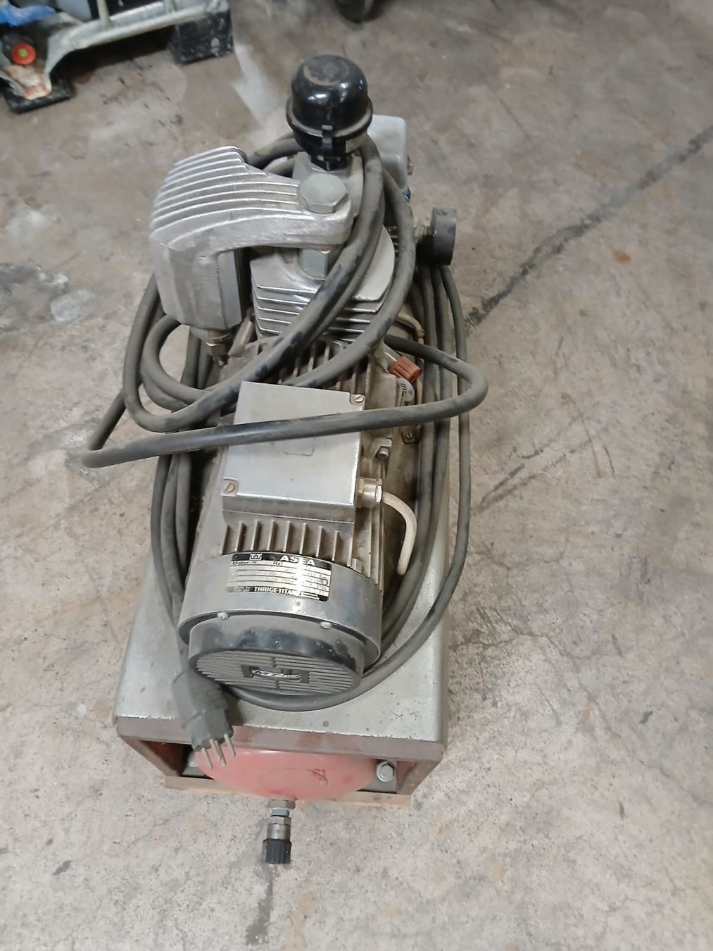 Compressori: Luftkompressor ASEA THRIGE-TITAN 0.75kW 220-240V gebraucht – Usato da Altdorf UR venduto da cue_mf9b 2