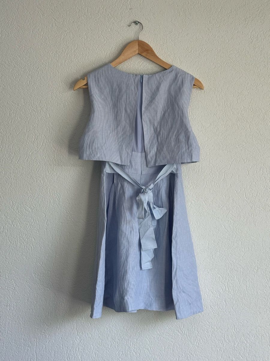 Kleider: Hellblaues ärmelloses Seidenkleid, Größe 36 – Neu und originalverpackt aus Veyras von ValClasse 1