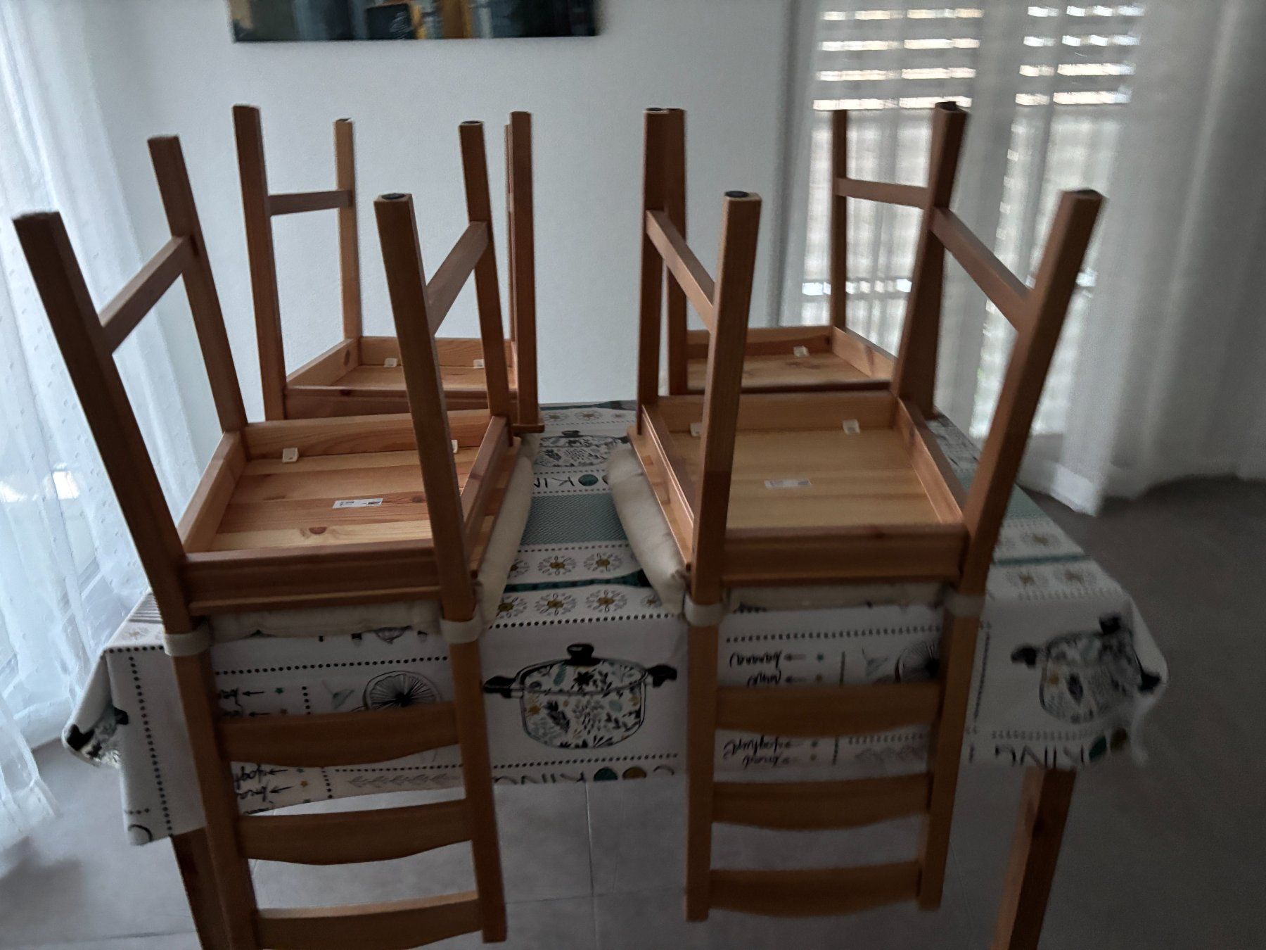 Tavoli: Wooden dining table with 4 chairs – Usato da Binningen venduto da jua_xvl5 2