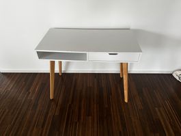 Schreibtisch weiss mit Schublade und Fach guter Zustand