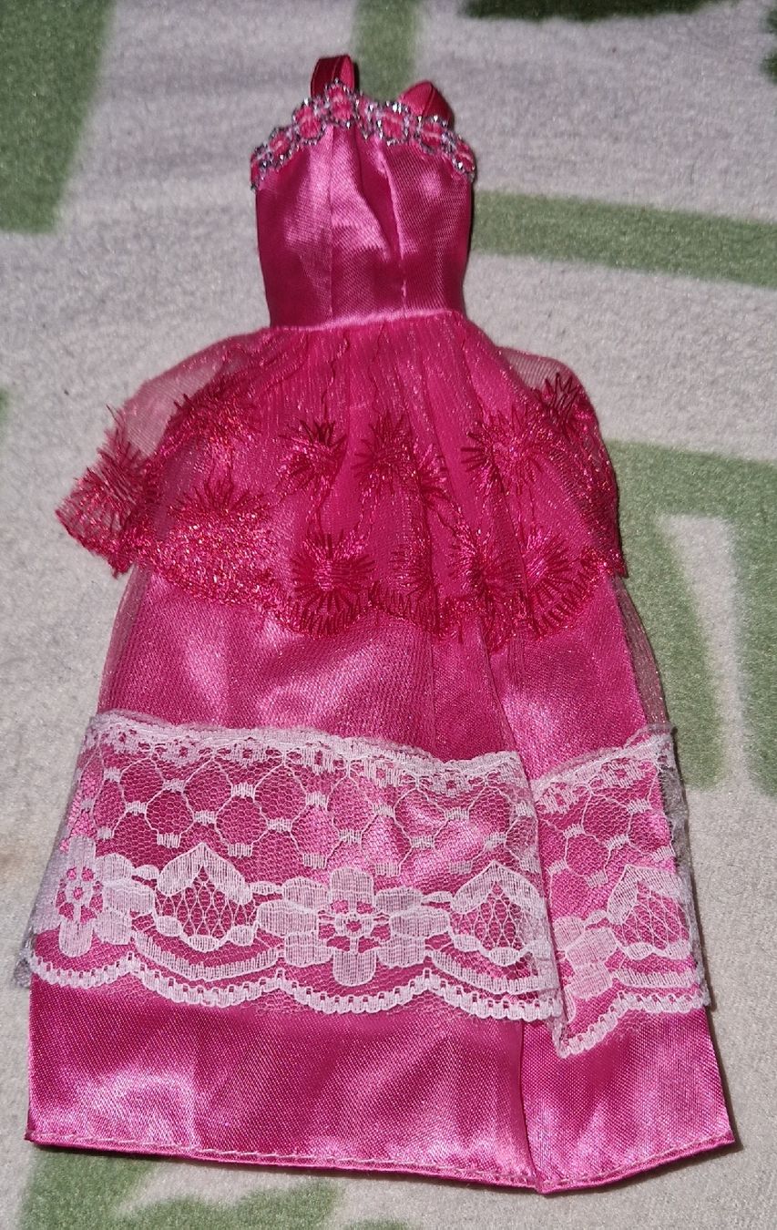 Bambole: Robe pour Barbie – Usato da Couvet venduto da Pioune