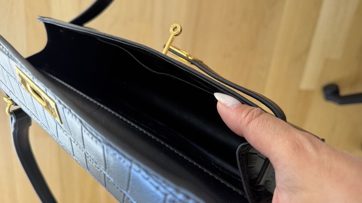 Borse: Black leather shoulder bag  – Nuovo (secondo la descrizione) da Glattpark (Opfikon) venduto da swi_wk9j 3