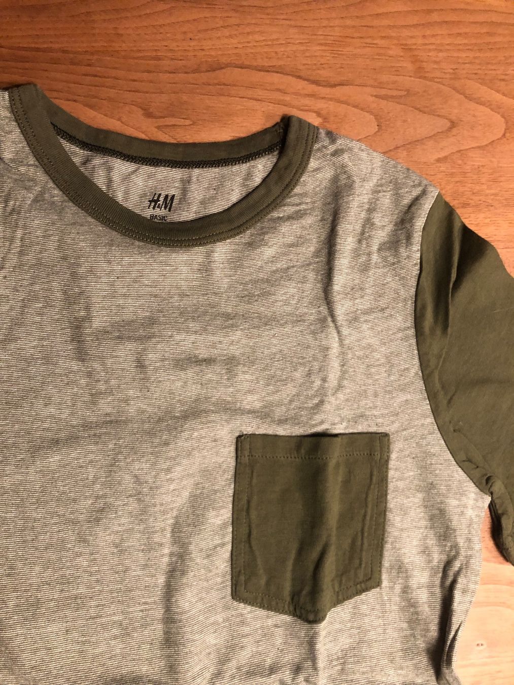 H&M Hemden, T-Shirts & Polos: T-SHIRT  gestreift  146/152 H&M – Gebraucht aus Wattwil von jopara 1