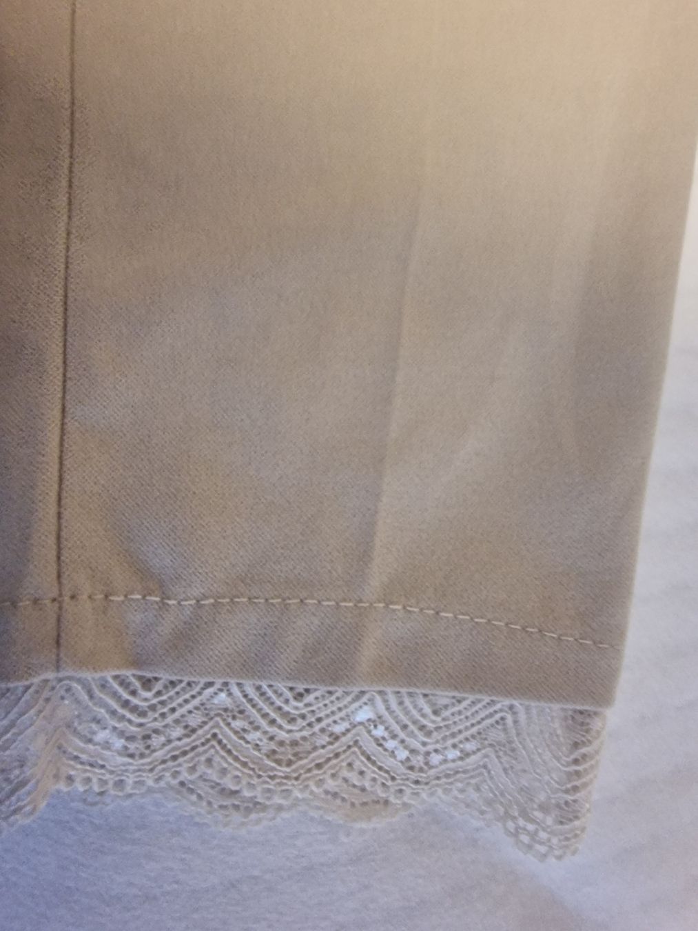 Pantaloni: Today Hose, beige mit Spitze am Bein, Grösse XL – Usato da Ottenbach venduto da Claurin 1