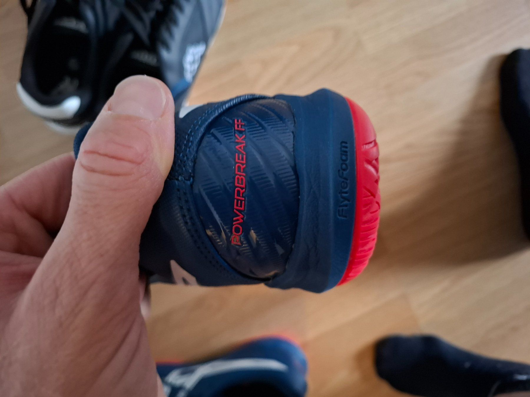 Asics Herrenschuhe: Asics Hallenschuh Powerbreaker FF – Neu (gemäss Beschreibung) aus Biberist von HarleySeventyTwo 2