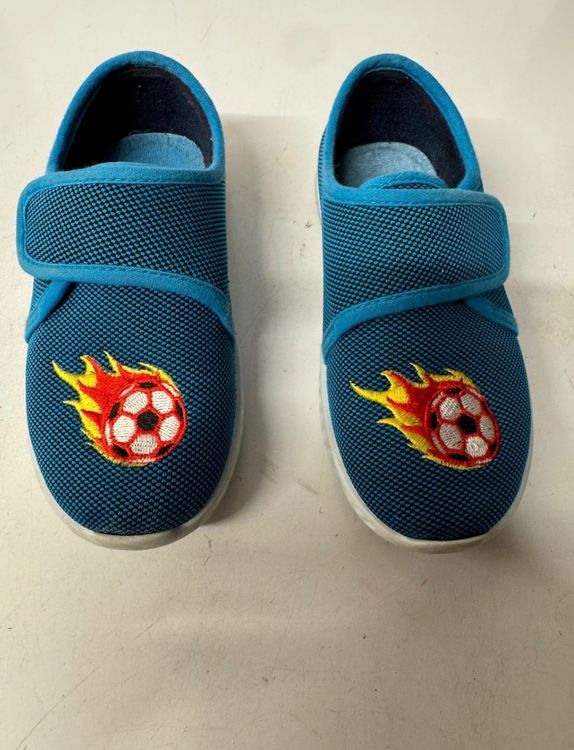 Chaussures garçon: Kinder Hausschuhe Grösse 28 – D'occasion à Zürich par zd_1965