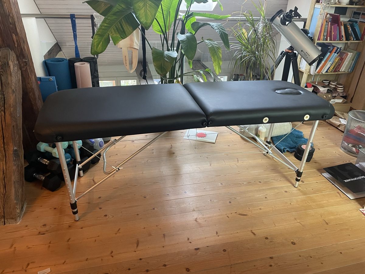 TecTake Lettini & sedie per cosmetici: Massageliege von Tectake – Usato da Winterthur venduto da Xavira 2