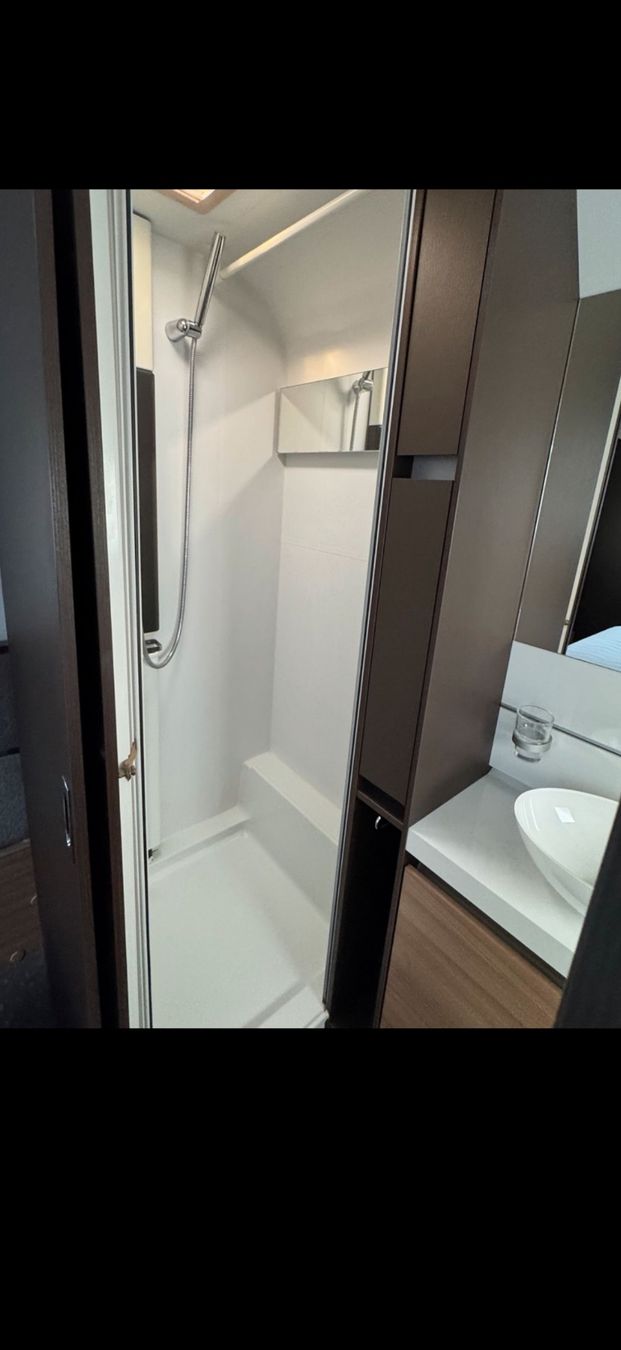 Adria Véhicules de camping: Wohnwagen Adria Alpina 663 HT – D'occasion à Thörigen par eric392002 8