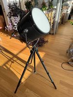 Schwarze Stehlampe im industrial Style