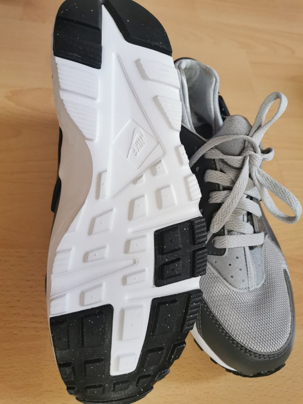Nike Scarpe per ragazzi: Nike Schuhe Gr. 38.5 – Usato da Oberkulm venduto da Preneur 3