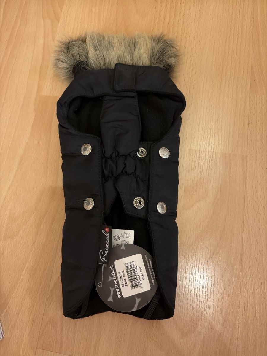 Abbigliamento: Hundemantel schwarz Grösse 25cm neu – Nuovo (secondo la descrizione) da Walenstadt venduto da Smokyboy 1
