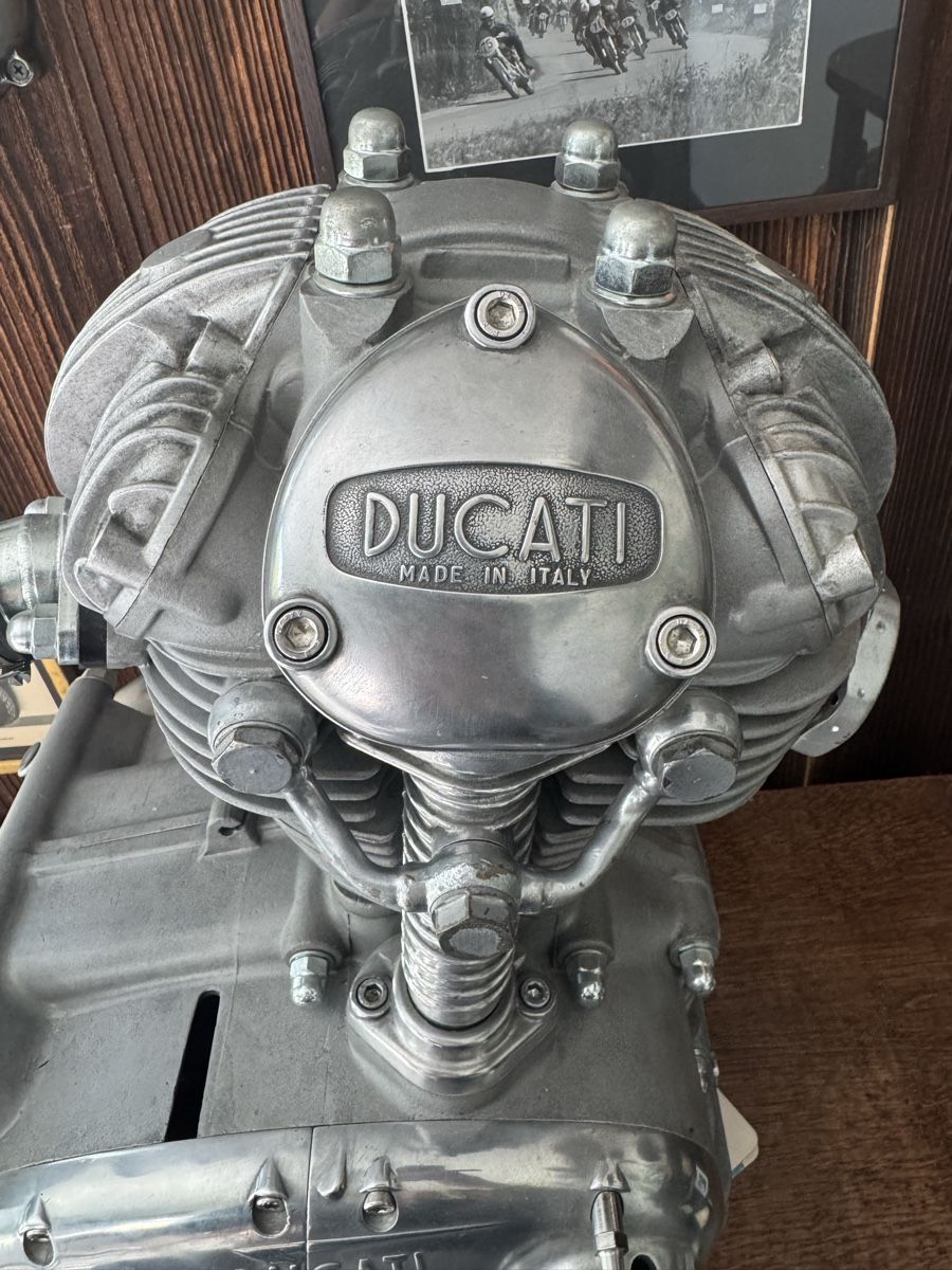 Ducati Motoren: Moteur Ducati Vintage - attention vide – Gebraucht aus attalens von La.trouvaille 6