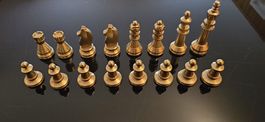 Schachfiguren aus Metall