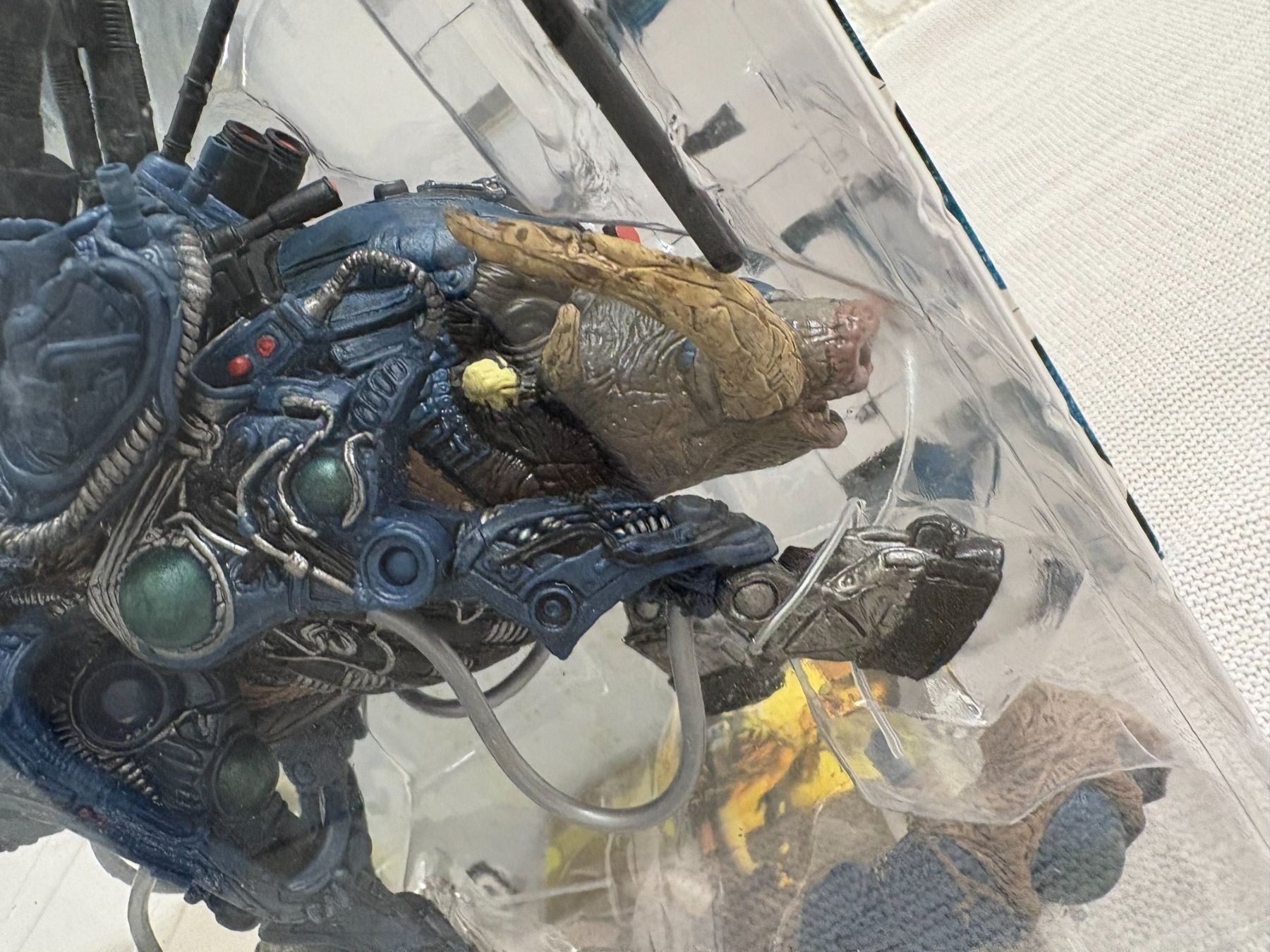 Statuette: NEU Techno Spawn Warzone Action Figur, MCFarlane Toys,1999 – Usato da Ottenbach venduto da TimelessEmotions. 7