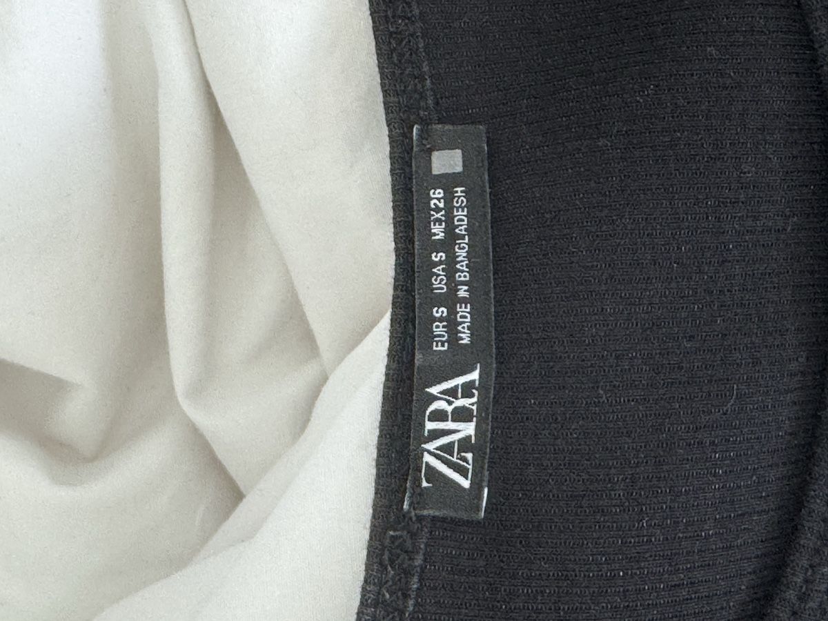 Zara Top: Black Puff-Sleeve Top - Size S – Nuovo (secondo la descrizione) da Zürich venduto da llor.dell 3